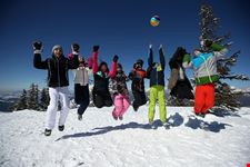 SNOW VOLLEY